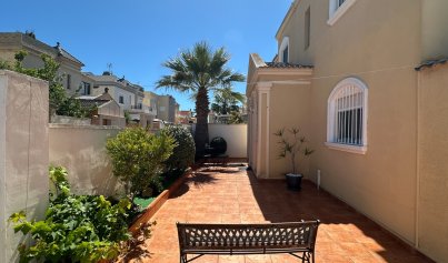 Resale - Villa -
Torrevieja - Nueva Torrevieja - Aguas Nuevas