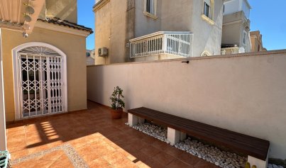 Resale - Villa -
Torrevieja - Nueva Torrevieja - Aguas Nuevas