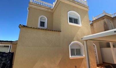 Resale - Villa -
Torrevieja - Nueva Torrevieja - Aguas Nuevas