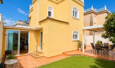 Resale - Villa -
Torrevieja - Nueva Torrevieja - Aguas Nuevas