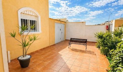 Resale - Villa -
Torrevieja - Nueva Torrevieja - Aguas Nuevas