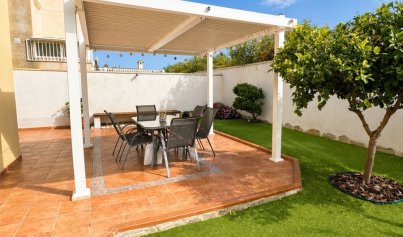 Resale - Villa -
Torrevieja - Nueva Torrevieja - Aguas Nuevas