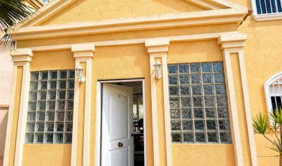 Resale - Villa -
Torrevieja - Nueva Torrevieja - Aguas Nuevas