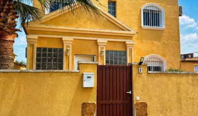 Resale - Villa -
Torrevieja - Nueva Torrevieja - Aguas Nuevas