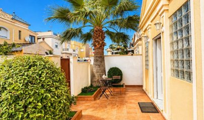 Resale - Villa -
Torrevieja - Nueva Torrevieja - Aguas Nuevas
