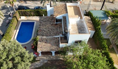 Resale - Villa -
Cabo Roig