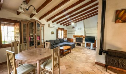 Resale - Villa -
Cabo Roig
