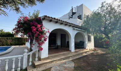 Resale - Villa -
Cabo Roig