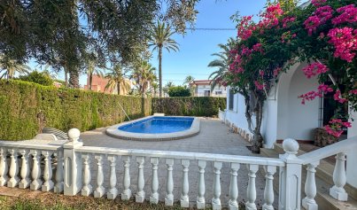 Resale - Villa -
Cabo Roig