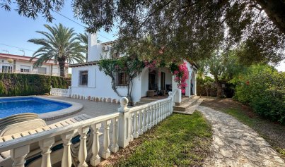 Resale - Villa -
Cabo Roig