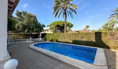 Resale - Villa -
Cabo Roig