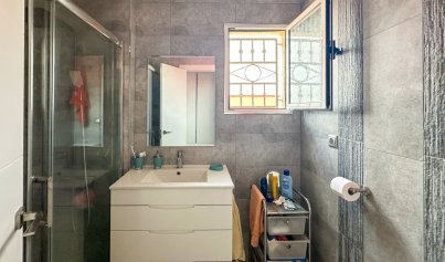 Resale - Bungalow -
Orihuela Costa - Punta Prima