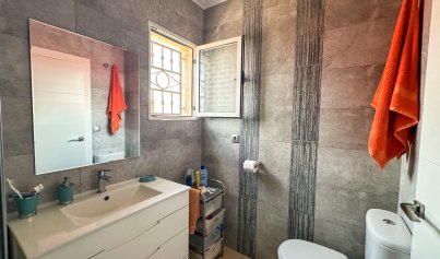 Wiederverkauf - Bungalow -
Orihuela Costa - Punta Prima