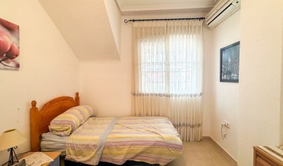 Wiederverkauf - Bungalow -
Orihuela Costa - Punta Prima