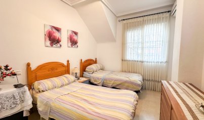 Wiederverkauf - Bungalow -
Orihuela Costa - Punta Prima