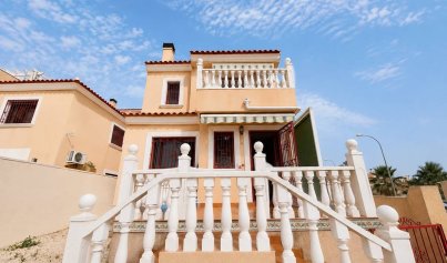 Resale - Villa -
Villamartín - Blue Lagoon