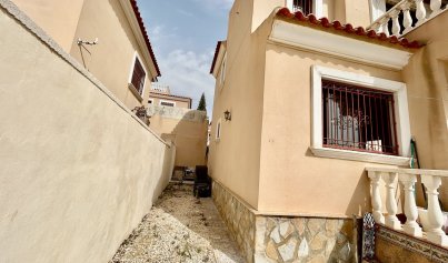 Resale - Villa -
Villamartín - Blue Lagoon