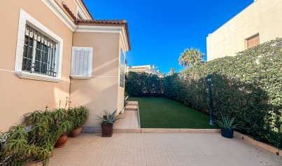 Wiederverkauf - Villa -
La Mata