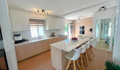Resale - Villa -
Orihuela Costa - Villamartin