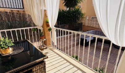 Återförsäljning - Lägenhet -
Orihuela Costa - Villamartin