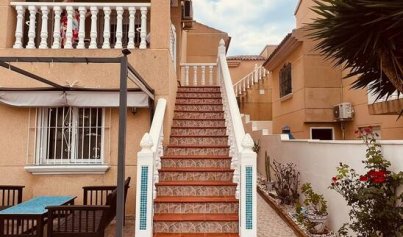 Resale - Villa -
Villamartín - Costa Blanca