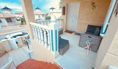 Resale - Villa -
Villamartín - Costa Blanca