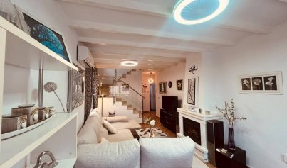 Resale - Villa -
Villamartín - Costa Blanca