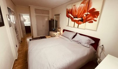 Resale - Villa -
Villamartín - Costa Blanca