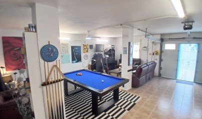 Resale - Villa -
Villamartín - Costa Blanca