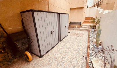 Resale - Villa -
Villamartín - Costa Blanca