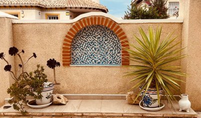 Resale - Villa -
Villamartín - Costa Blanca