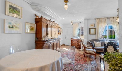 Resale - Villa -
Villamartin - Costa Blanca