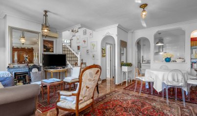 Resale - Villa -
Villamartin - Costa Blanca