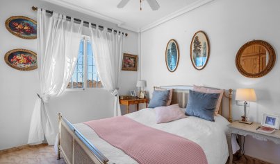 Resale - Villa -
Villamartin - Costa Blanca