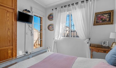 Resale - Villa -
Villamartin - Costa Blanca