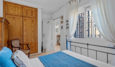 Resale - Villa -
Villamartin - Costa Blanca
