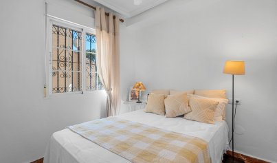 Resale - Villa -
Villamartin - Costa Blanca