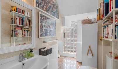 Resale - Villa -
Villamartin - Costa Blanca