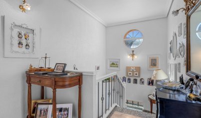 Resale - Villa -
Villamartin - Costa Blanca