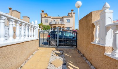Resale - Villa -
Villamartin - Costa Blanca