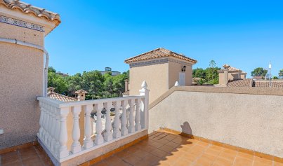 Resale - Villa -
Villamartin - Costa Blanca