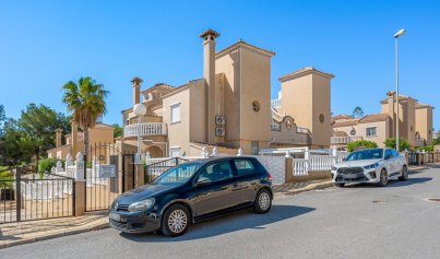 Resale - Villa -
Villamartin - Costa Blanca