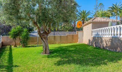 Resale - Villa -
Villamartin - Costa Blanca