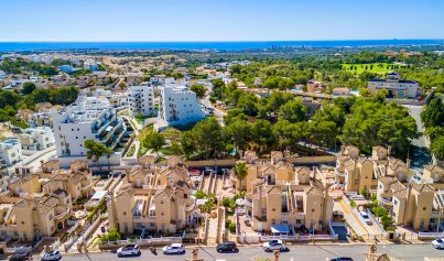 Resale - Villa -
Villamartin - Costa Blanca
