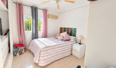 Resale - Semi - Detached Villa -
Alicante - La Florida