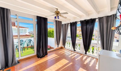 Resale - Semi - Detached Villa -
Alicante - La Florida