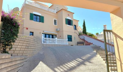 Resale - Villa -
Orihuela Costa - Los Dolses