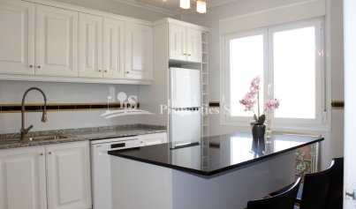 Resale - Villa -
Orihuela Costa - Campoamor Golf