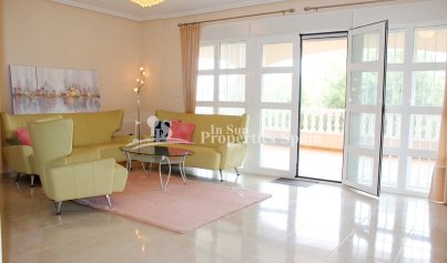 Resale - Villa -
Orihuela Costa - Campoamor Golf