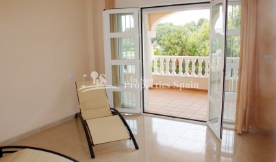 Resale - Villa -
Orihuela Costa - Campoamor Golf